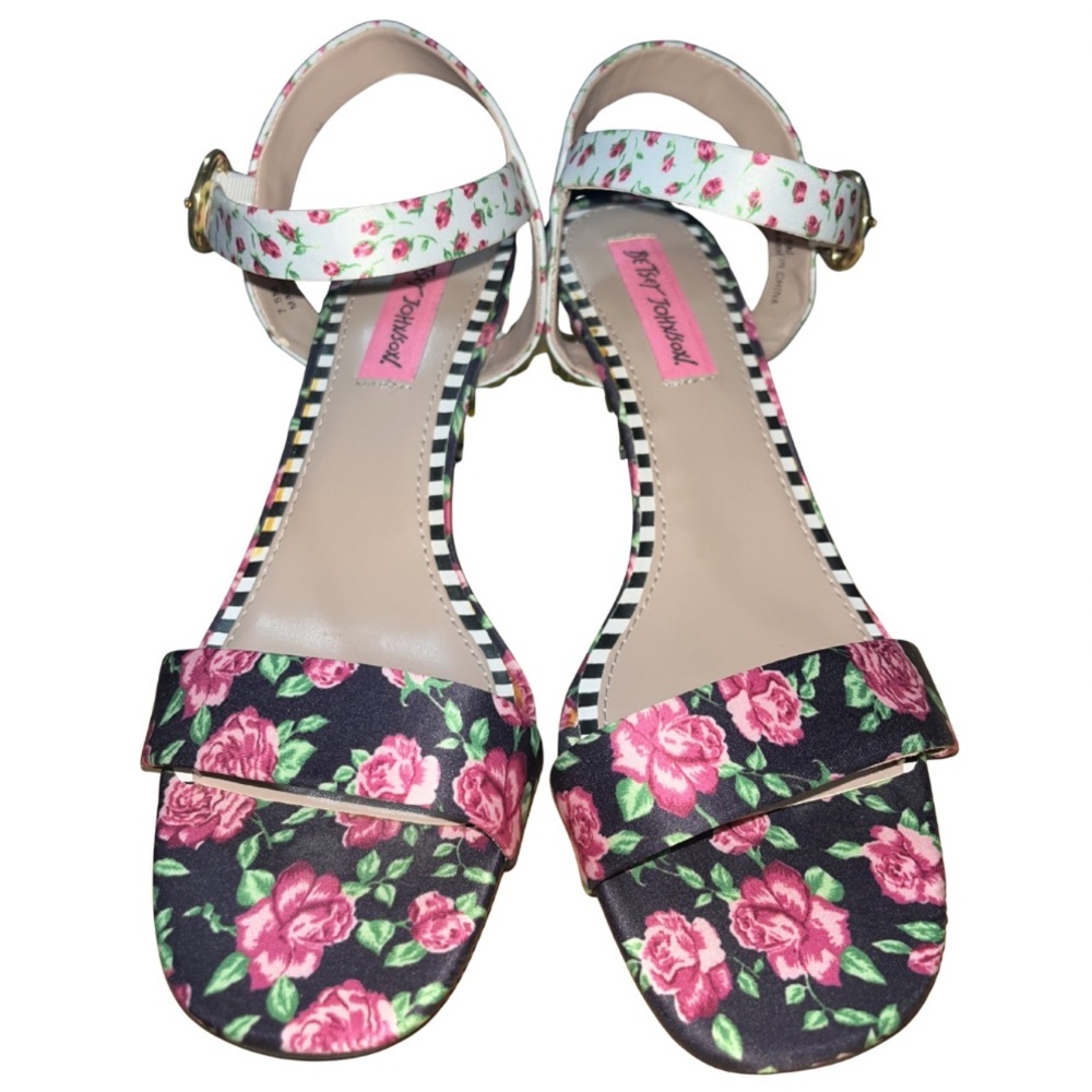 NWOT Betsey Johnson Livvie Floral Sandals Lucite Flower Heel, 7.5